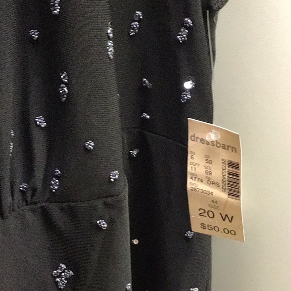 Woman’s blouse from dress barn with sequins. - Picture 4 of 15